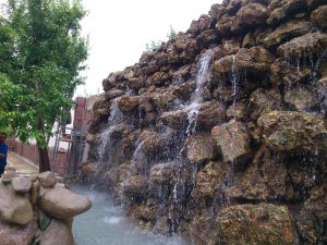 آب نمای صخره ای بزرگ